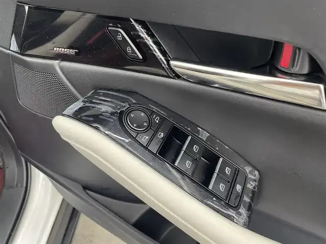 マツダ ＣＸ－３０ 20S 100周年特別記念車 大分県 2021(令3)年 2.6万km スノーフレイクホワイトパールマイカ ワンオーナー/100周年特別記念車装備/・創立100周年スペシャルロゴ/・レザーシート：レッド/・フロアマット/カーペット：レッド/・360°ビュー・モニター/・BOSEサウンドシステム/・CD/DVD+地上デジタルTVチューナー/・ボディカラー：スノーフレイクホワイトパールマイカ/・センターコンソール/ニーレストパッド/ドアアームレスト/　（ピュアホワイト）/・18インチアルミホイール（高輝度ダーク塗装）/・ドライバーモニタリング/・フロントパーキングセンサー/・スーパーUVカットガラス＋IRカットガラス/パワーリフトゲート/前席シートヒーター/ステアリングヒーター/純正ナビ/HDMI/BT/Apple Car Play/Android Auto/マツダレーダークルーズコントロール/ブラインドスポットモニター/ヘッドアップディスプレイ/リアパーキングセンサー/純正前後ドライブレコーダー/ビルトインETC/電動パーキングブレーキ/スペアキー/トノカバー/保証書・取扱説明書