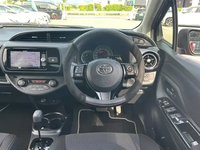 トヨタ ヴィッツ ハイブリッド F セーフティーエディションⅡ 愛知県 2018(平30)年 6.3万km スーパーレッドⅤ ワンオーナー/社外メモリナビ/フルセグテレビ/バックカメラ/Bluetooth/ウィンカーミラー/ドアバイザー/プッシュスタート/ETC/コーナーセンサー/レーンキープ/衝突軽減ブレーキ
