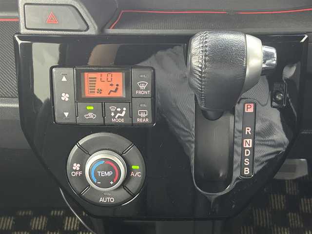 ダイハツ ウェイク G ターボ SA Ⅱ 熊本県 2017(平29)年 6.4万km ブラックマイカメタリック ・純正ナビ/CD/SD/TV  NMCK-W66D/・バックカメラ/・両側パワースライドドア/・ETC/・スマートアシスト２/・衝突警報機能/・衝突回避支援ブレーキ機能/・車線逸脱警報機能/・誤発進抑制機能(前方)/・誤発進抑制機能(後方)/・先行車発進お知らせ機能/・アイドリングストップ/・プッシュスタート/・スマートキー/・ターボ/・LEDヘッドライト/・フォグランプ/・社外16インチアルミホイール/・社外フロアマット/・ドアバイザー