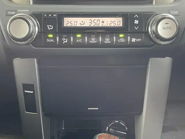 トヨタ ランドクルーザー プラド TX 福岡県 2011(平23)年 4.9万km ブラック ワンオーナー/純正ディーラーナビ（NSDN-W60）/ワンセグTV/CD/DVD/バックカメラ/ビルトインETC/ステップ/ドアバイザー/純正アルミホイール/純正フロアマット/プッシュスタート/2列シート/5名乗り/パワーウィンドウ/ブラウンウッド付ハンドル/スペアタイヤ/取扱説明書/スペアキー/スマートキー