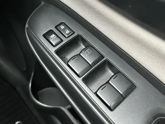 日産 ノート e－パワー X 新潟県 2019(令1)年 9.2万km スーパーブラック 純正ナビ【フルセグTV/FM・AM/】/全方位カメラ/衝突軽減/前後コーナーセンサー/オートライト/ステアリングスイッチ/ETC/横滑り防止/レーンキープアシスト/スマートキー/プッシュスタート