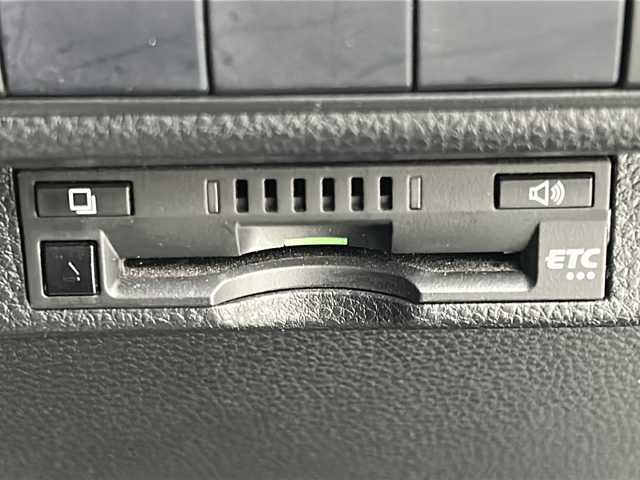 トヨタ カローラ スポーツ ハイブリッドG Z 宮城県 2020(令2)年 6万km アティチュードブラックマイカ/ホワイトパールクリスタルシャイン 禁煙車/モデリスタエアロ（F.S.R）/トヨタセーフティーセンス/・プリクラッシュセーフティーシステム/・レーダークルーズコントロール/・レーントレーシングアシスト/・オートマチックハイビーム/・パーキングサポートブレーキ/・ロードサインアシスト/・ソナー/ヘッドアップディスプレイ/前席シートヒーター/赤革スエードコンビシート/純正9インチディスプレイオーディオ/・BT.AM.FM.USB.Miracast/バックカメラ/フルセグテレビ/電動パーキングブレーキ/AUTOHOLD/ビルトインETC/プッシュスタート/スマートキー/革巻きステアリング/ステアリングスイッチ/純正フロアマット/純正ドアバイザー/純正18インチアルミホイール/LEDヘッドライト/LEDフォグランプ/横滑り防止機能/アイドリングストップ/ヘッドライトレベライザー