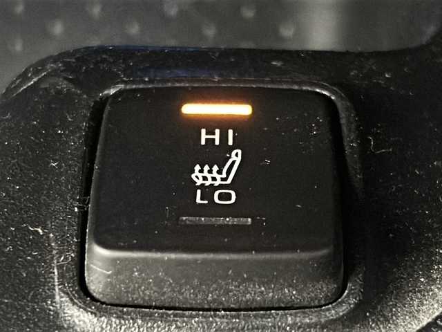 トヨタ カローラ スポーツ ハイブリッドG Z 宮城県 2020(令2)年 6万km アティチュードブラックマイカ/ホワイトパールクリスタルシャイン 禁煙車/モデリスタエアロ（F.S.R）/トヨタセーフティーセンス/・プリクラッシュセーフティーシステム/・レーダークルーズコントロール/・レーントレーシングアシスト/・オートマチックハイビーム/・パーキングサポートブレーキ/・ロードサインアシスト/・ソナー/ヘッドアップディスプレイ/前席シートヒーター/赤革スエードコンビシート/純正9インチディスプレイオーディオ/・BT.AM.FM.USB.Miracast/バックカメラ/フルセグテレビ/電動パーキングブレーキ/AUTOHOLD/ビルトインETC/プッシュスタート/スマートキー/革巻きステアリング/ステアリングスイッチ/純正フロアマット/純正ドアバイザー/純正18インチアルミホイール/LEDヘッドライト/LEDフォグランプ/横滑り防止機能/アイドリングストップ/ヘッドライトレベライザー