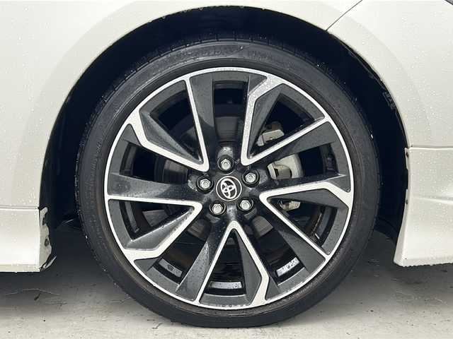 トヨタ カローラ スポーツ ハイブリッドG Z 宮城県 2020(令2)年 6万km アティチュードブラックマイカ/ホワイトパールクリスタルシャイン 禁煙車/モデリスタエアロ（F.S.R）/トヨタセーフティーセンス/・プリクラッシュセーフティーシステム/・レーダークルーズコントロール/・レーントレーシングアシスト/・オートマチックハイビーム/・パーキングサポートブレーキ/・ロードサインアシスト/・ソナー/ヘッドアップディスプレイ/前席シートヒーター/赤革スエードコンビシート/純正9インチディスプレイオーディオ/・BT.AM.FM.USB.Miracast/バックカメラ/フルセグテレビ/電動パーキングブレーキ/AUTOHOLD/ビルトインETC/プッシュスタート/スマートキー/革巻きステアリング/ステアリングスイッチ/純正フロアマット/純正ドアバイザー/純正18インチアルミホイール/LEDヘッドライト/LEDフォグランプ/横滑り防止機能/アイドリングストップ/ヘッドライトレベライザー