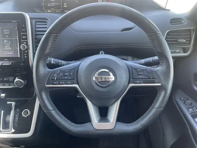 日産 セレナ 兵庫県 2018(平30)年 5万km ブリリアントホワイトパール 純正9インチナビ/CD/DVD/Bluetooth/フルセグ/後席モニター/ETC/両側パワースライド/クルーズコントロール/バッグカメラ/衝突軽減ブレーキ/フォグランプ/LEDヘッドライト/純正フロアマット/USB/ドアバイザー/スマートキー