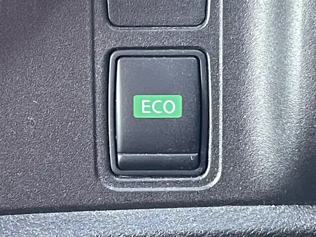 日産 セレナ 兵庫県 2018(平30)年 5万km ブリリアントホワイトパール 純正9インチナビ/CD/DVD/Bluetooth/フルセグ/後席モニター/ETC/両側パワースライド/クルーズコントロール/バッグカメラ/衝突軽減ブレーキ/フォグランプ/LEDヘッドライト/純正フロアマット/USB/ドアバイザー/スマートキー