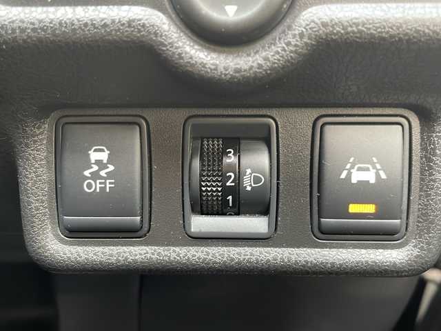 日産 ノート X DIG－S Vセレ +セーフ 兵庫県 2015(平27)年 3.2万km ダークメタルグレー 純正SDナビ　フルセグ、DVD、BT、AM、FM/全方位カメラ/前方ドライブレコーダー/ETC/衝突被害軽減ブレーキ/横滑り防止装置/車線逸脱警報/アイドリングストップ/コーナーセンサー/純正フロアマット/プッシュスタート/スマートキー×１