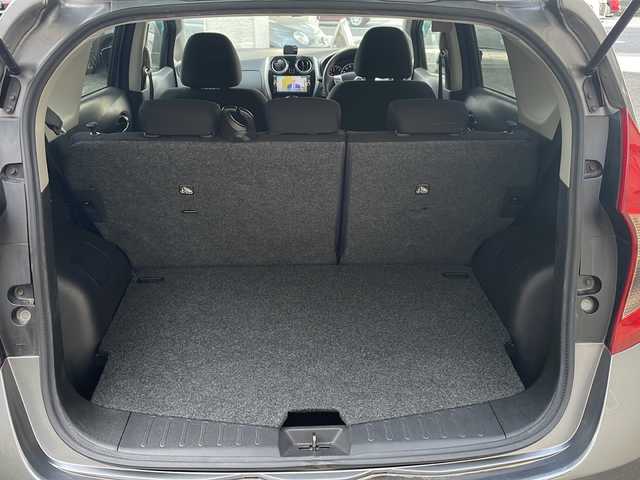 日産 ノート X DIG－S Vセレ +セーフ 兵庫県 2015(平27)年 3.2万km ダークメタルグレー 純正SDナビ　フルセグ、DVD、BT、AM、FM/全方位カメラ/前方ドライブレコーダー/ETC/衝突被害軽減ブレーキ/横滑り防止装置/車線逸脱警報/アイドリングストップ/コーナーセンサー/純正フロアマット/プッシュスタート/スマートキー×１