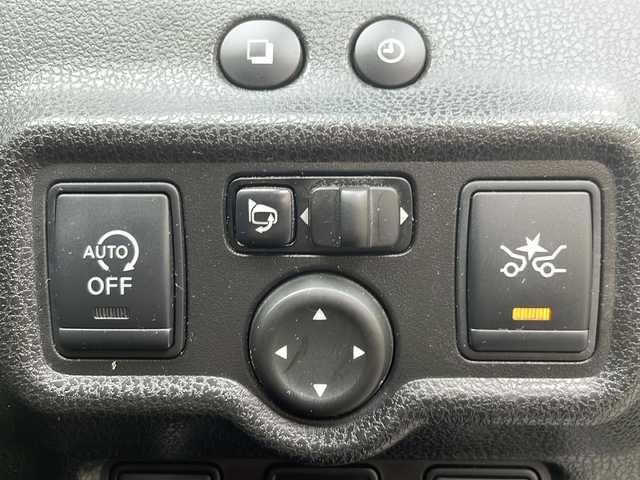 日産 ノート X DIG－S Vセレ +セーフ 兵庫県 2015(平27)年 3.2万km ダークメタルグレー 純正SDナビ　フルセグ、DVD、BT、AM、FM/全方位カメラ/前方ドライブレコーダー/ETC/衝突被害軽減ブレーキ/横滑り防止装置/車線逸脱警報/アイドリングストップ/コーナーセンサー/純正フロアマット/プッシュスタート/スマートキー×１