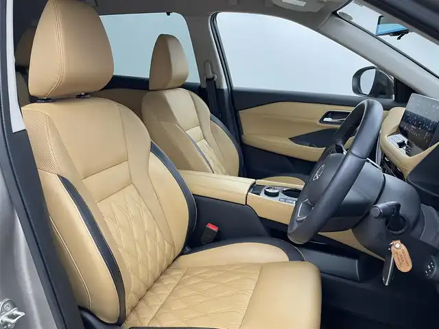 日産 エクストレイル G e－4ORCE 埼玉県 2022(令4)年 1.9万km ゴールド プロパイロットシステム/日産コネクトナビゲーションシステム/アラウンドビューカメラ/フルセグTV/Bluetoothオーディオ/USB入力/ワイヤレス充電器/ナビ連動純正ドライブレコーダー前後/タンナッパレザーシート/前席パワーシート/全席シートヒーター/D席メモリーシート/インテリジェントキー×2/プッシュスタート/パワーバックドア/LEDヘッドライト/LEDフォグランプ/純正19インチアルミ/ルーフレール/オートエアコン/WエアB＋サイドエアB/純正デュアルカーペット/ロールサンシェード
