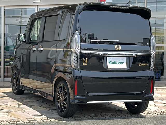 ホンダ Ｎ ＢＯＸ カスタム L ターボ 静岡県 2022(令4)年 2.8万km クリスタルブラックパール 社外ナビ/・フルセグTV/・Bluetooth/・DVD/主要装備/・バックカメラ/・プッシュスタート/・両側パワースライドドア/・ETC/・ホンダセンシング/・クルーズコントロール/・ハーフレザー/・アイドリングストップ/・LEDヘッドライト/・横滑り防止/・シートヒーター/・純正フロアマット