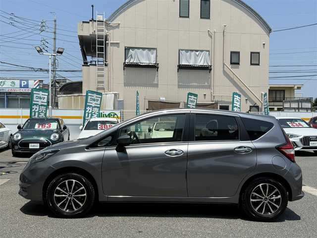 日産 ノート X 愛知県 2019(平31)年 3万km ダークメタルグレー /禁煙//純正メモリナビ//フルセグ//CD/DVD/SD/BT/AM/FM//アラウンドビューカメラ//インテリジェントルームミラー//ETC//社外15AW//オールシーズンタイヤ//LEDオートライト//ステアリングスイッチ//エマージェンシーブレーキ//LDW//アイドリングストップ//クリアランスソナー//ドライブレコーダー//オートリトラウィンカーミラー//ISOFIX//純正フロアマット//スペアタイヤ//スマートキー//プッシュスタート//ディーラー記録簿//保証書//取扱説明書//ナビ取説//スペアキー