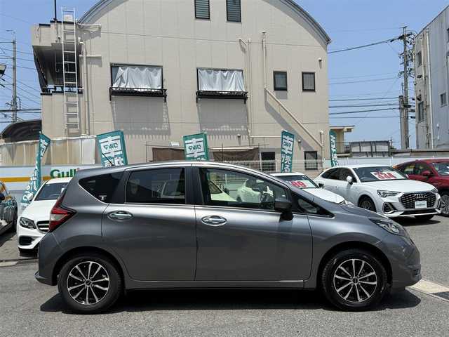 日産 ノート X 愛知県 2019(平31)年 3万km ダークメタルグレー /禁煙//純正メモリナビ//フルセグ//CD/DVD/SD/BT/AM/FM//アラウンドビューカメラ//インテリジェントルームミラー//ETC//社外15AW//オールシーズンタイヤ//LEDオートライト//ステアリングスイッチ//エマージェンシーブレーキ//LDW//アイドリングストップ//クリアランスソナー//ドライブレコーダー//オートリトラウィンカーミラー//ISOFIX//純正フロアマット//スペアタイヤ//スマートキー//プッシュスタート//ディーラー記録簿//保証書//取扱説明書//ナビ取説//スペアキー