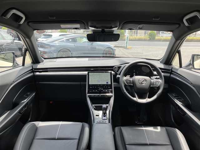 レクサス ＬＢＸ リラックス 三重県 2024(令6)年 0.9万km ソニッククォーツ ♪♪ワンオーナー♪♪/♪♪登録時走行距離8516km♪♪/♪レクサスセーフティシステム＋/　・プリクラッシュセーフティ/　・レーダークルーズコントロール/　・レーンディパーチャーアラート/　・オートマチックハイビーム/　・レーントレーシングアシスト/　・ロードサインアシスト/　・プロアクティブドライビングアシスト/♪純正メーカーディスプレイオーディオナビ/　・Bluetooth/　・USB-C/　・AppleCarPlay/　・AndroidAuto/♪パノラミックビューモニター/♪ブラインドスポットモニター/♪クリアランスソナー/♪パーキングブレーキサポート/♪リアクロストラフィックアラート/♪後方車両接近告知/♪黒革シート/♪パワーバックドア/♪運転席パワーシート/シートメモリ機能付き/♪前席シートヒーター/♪LEDヘッドライト/♪革巻きステアリング/♪ステアリングヒーター/♪ステアリングスイッチ/♪パドルシフト/♪オートマチックハイビーム/♪オートワイパー/♪オートライト/♪オートブレーキホールド/♪オートリトラクタブルミラー/♪ウィンカーミラー/♪ドライブレコーダー/♪ビルトインETC(2・0）/♪プライバシーガラス
