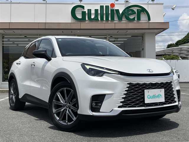 レクサス ＬＢＸ リラックス 三重県 2024(令6)年 0.9万km ソニッククォーツ ♪♪ワンオーナー♪♪/♪♪登録時走行距離8516km♪♪/♪レクサスセーフティシステム＋/　・プリクラッシュセーフティ/　・レーダークルーズコントロール/　・レーンディパーチャーアラート/　・オートマチックハイビーム/　・レーントレーシングアシスト/　・ロードサインアシスト/　・プロアクティブドライビングアシスト/♪純正メーカーディスプレイオーディオナビ/　・Bluetooth/　・USB-C/　・AppleCarPlay/　・AndroidAuto/♪パノラミックビューモニター/♪ブラインドスポットモニター/♪クリアランスソナー/♪パーキングブレーキサポート/♪リアクロストラフィックアラート/♪後方車両接近告知/♪黒革シート/♪パワーバックドア/♪運転席パワーシート/シートメモリ機能付き/♪前席シートヒーター/♪LEDヘッドライト/♪革巻きステアリング/♪ステアリングヒーター/♪ステアリングスイッチ/♪パドルシフト/♪オートマチックハイビーム/♪オートワイパー/♪オートライト/♪オートブレーキホールド/♪オートリトラクタブルミラー/♪ウィンカーミラー/♪ドライブレコーダー/♪ビルトインETC(2・0）/♪プライバシーガラス