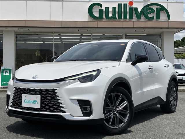 レクサス ＬＢＸ リラックス 三重県 2024(令6)年 0.9万km ソニッククォーツ ♪♪ワンオーナー♪♪/♪♪登録時走行距離8516km♪♪/♪レクサスセーフティシステム＋/　・プリクラッシュセーフティ/　・レーダークルーズコントロール/　・レーンディパーチャーアラート/　・オートマチックハイビーム/　・レーントレーシングアシスト/　・ロードサインアシスト/　・プロアクティブドライビングアシスト/♪純正メーカーディスプレイオーディオナビ/　・Bluetooth/　・USB-C/　・AppleCarPlay/　・AndroidAuto/♪パノラミックビューモニター/♪ブラインドスポットモニター/♪クリアランスソナー/♪パーキングブレーキサポート/♪リアクロストラフィックアラート/♪後方車両接近告知/♪黒革シート/♪パワーバックドア/♪運転席パワーシート/シートメモリ機能付き/♪前席シートヒーター/♪LEDヘッドライト/♪革巻きステアリング/♪ステアリングヒーター/♪ステアリングスイッチ/♪パドルシフト/♪オートマチックハイビーム/♪オートワイパー/♪オートライト/♪オートブレーキホールド/♪オートリトラクタブルミラー/♪ウィンカーミラー/♪ドライブレコーダー/♪ビルトインETC(2・0）/♪プライバシーガラス
