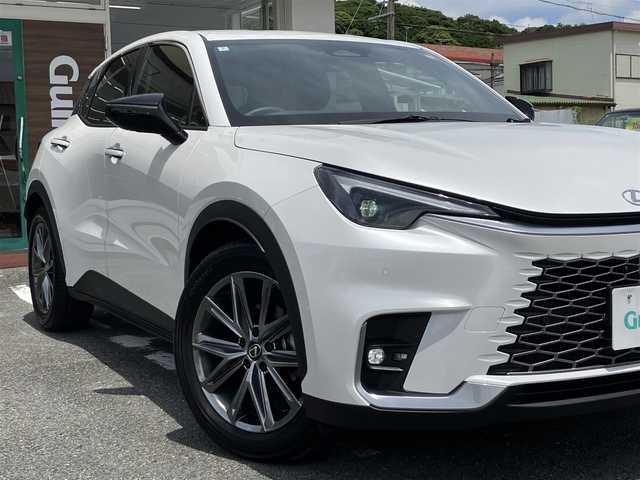レクサス ＬＢＸ リラックス 三重県 2024(令6)年 0.9万km ソニッククォーツ ♪♪ワンオーナー♪♪/♪♪登録時走行距離8516km♪♪/♪レクサスセーフティシステム＋/　・プリクラッシュセーフティ/　・レーダークルーズコントロール/　・レーンディパーチャーアラート/　・オートマチックハイビーム/　・レーントレーシングアシスト/　・ロードサインアシスト/　・プロアクティブドライビングアシスト/♪純正メーカーディスプレイオーディオナビ/　・Bluetooth/　・USB-C/　・AppleCarPlay/　・AndroidAuto/♪パノラミックビューモニター/♪ブラインドスポットモニター/♪クリアランスソナー/♪パーキングブレーキサポート/♪リアクロストラフィックアラート/♪後方車両接近告知/♪黒革シート/♪パワーバックドア/♪運転席パワーシート/シートメモリ機能付き/♪前席シートヒーター/♪LEDヘッドライト/♪革巻きステアリング/♪ステアリングヒーター/♪ステアリングスイッチ/♪パドルシフト/♪オートマチックハイビーム/♪オートワイパー/♪オートライト/♪オートブレーキホールド/♪オートリトラクタブルミラー/♪ウィンカーミラー/♪ドライブレコーダー/♪ビルトインETC(2・0）/♪プライバシーガラス