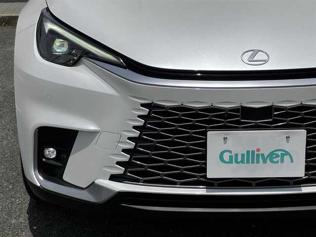 レクサス ＬＢＸ リラックス 三重県 2024(令6)年 0.9万km ソニッククォーツ ♪♪ワンオーナー♪♪/♪♪登録時走行距離8516km♪♪/♪レクサスセーフティシステム＋/　・プリクラッシュセーフティ/　・レーダークルーズコントロール/　・レーンディパーチャーアラート/　・オートマチックハイビーム/　・レーントレーシングアシスト/　・ロードサインアシスト/　・プロアクティブドライビングアシスト/♪純正メーカーディスプレイオーディオナビ/　・Bluetooth/　・USB-C/　・AppleCarPlay/　・AndroidAuto/♪パノラミックビューモニター/♪ブラインドスポットモニター/♪クリアランスソナー/♪パーキングブレーキサポート/♪リアクロストラフィックアラート/♪後方車両接近告知/♪黒革シート/♪パワーバックドア/♪運転席パワーシート/シートメモリ機能付き/♪前席シートヒーター/♪LEDヘッドライト/♪革巻きステアリング/♪ステアリングヒーター/♪ステアリングスイッチ/♪パドルシフト/♪オートマチックハイビーム/♪オートワイパー/♪オートライト/♪オートブレーキホールド/♪オートリトラクタブルミラー/♪ウィンカーミラー/♪ドライブレコーダー/♪ビルトインETC(2・0）/♪プライバシーガラス