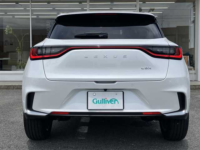 レクサス ＬＢＸ リラックス 三重県 2024(令6)年 0.9万km ソニッククォーツ ♪♪ワンオーナー♪♪/♪♪登録時走行距離8516km♪♪/♪レクサスセーフティシステム＋/　・プリクラッシュセーフティ/　・レーダークルーズコントロール/　・レーンディパーチャーアラート/　・オートマチックハイビーム/　・レーントレーシングアシスト/　・ロードサインアシスト/　・プロアクティブドライビングアシスト/♪純正メーカーディスプレイオーディオナビ/　・Bluetooth/　・USB-C/　・AppleCarPlay/　・AndroidAuto/♪パノラミックビューモニター/♪ブラインドスポットモニター/♪クリアランスソナー/♪パーキングブレーキサポート/♪リアクロストラフィックアラート/♪後方車両接近告知/♪黒革シート/♪パワーバックドア/♪運転席パワーシート/シートメモリ機能付き/♪前席シートヒーター/♪LEDヘッドライト/♪革巻きステアリング/♪ステアリングヒーター/♪ステアリングスイッチ/♪パドルシフト/♪オートマチックハイビーム/♪オートワイパー/♪オートライト/♪オートブレーキホールド/♪オートリトラクタブルミラー/♪ウィンカーミラー/♪ドライブレコーダー/♪ビルトインETC(2・0）/♪プライバシーガラス