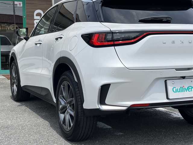 レクサス ＬＢＸ リラックス 三重県 2024(令6)年 0.9万km ソニッククォーツ ♪♪ワンオーナー♪♪/♪♪登録時走行距離8516km♪♪/♪レクサスセーフティシステム＋/　・プリクラッシュセーフティ/　・レーダークルーズコントロール/　・レーンディパーチャーアラート/　・オートマチックハイビーム/　・レーントレーシングアシスト/　・ロードサインアシスト/　・プロアクティブドライビングアシスト/♪純正メーカーディスプレイオーディオナビ/　・Bluetooth/　・USB-C/　・AppleCarPlay/　・AndroidAuto/♪パノラミックビューモニター/♪ブラインドスポットモニター/♪クリアランスソナー/♪パーキングブレーキサポート/♪リアクロストラフィックアラート/♪後方車両接近告知/♪黒革シート/♪パワーバックドア/♪運転席パワーシート/シートメモリ機能付き/♪前席シートヒーター/♪LEDヘッドライト/♪革巻きステアリング/♪ステアリングヒーター/♪ステアリングスイッチ/♪パドルシフト/♪オートマチックハイビーム/♪オートワイパー/♪オートライト/♪オートブレーキホールド/♪オートリトラクタブルミラー/♪ウィンカーミラー/♪ドライブレコーダー/♪ビルトインETC(2・0）/♪プライバシーガラス