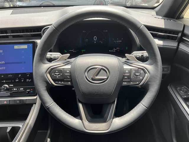 レクサス ＬＢＸ リラックス 三重県 2024(令6)年 0.9万km ソニッククォーツ ♪♪ワンオーナー♪♪/♪♪登録時走行距離8516km♪♪/♪レクサスセーフティシステム＋/　・プリクラッシュセーフティ/　・レーダークルーズコントロール/　・レーンディパーチャーアラート/　・オートマチックハイビーム/　・レーントレーシングアシスト/　・ロードサインアシスト/　・プロアクティブドライビングアシスト/♪純正メーカーディスプレイオーディオナビ/　・Bluetooth/　・USB-C/　・AppleCarPlay/　・AndroidAuto/♪パノラミックビューモニター/♪ブラインドスポットモニター/♪クリアランスソナー/♪パーキングブレーキサポート/♪リアクロストラフィックアラート/♪後方車両接近告知/♪黒革シート/♪パワーバックドア/♪運転席パワーシート/シートメモリ機能付き/♪前席シートヒーター/♪LEDヘッドライト/♪革巻きステアリング/♪ステアリングヒーター/♪ステアリングスイッチ/♪パドルシフト/♪オートマチックハイビーム/♪オートワイパー/♪オートライト/♪オートブレーキホールド/♪オートリトラクタブルミラー/♪ウィンカーミラー/♪ドライブレコーダー/♪ビルトインETC(2・0）/♪プライバシーガラス