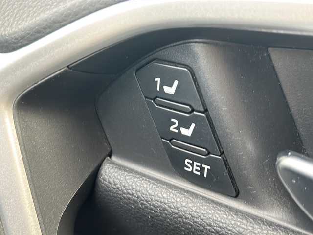 トヨタ ＲＡＶ４ G Zパッケージ 茨城県 2019(令1)年 6.6万km ホワイトパールクリスタルシャイン 9インチ純正SDナビ(Bluetooth/バックカメラ フルセグTV)/ETC/クルーズコントロール/横滑り防止装置/コーナーセンサー/レーンキープアシスト/盗難防止装置/ダウンヒルアシスト/オートマチックハイビーム/カーテンエアバッグ/ドライブレコーダー前後/LEDオートライト/レザーシート/パワーシート/シートヒーター/純正19インチアルミホイール/冷房AAC/スマートキー/スペアキー/純正フロアマット