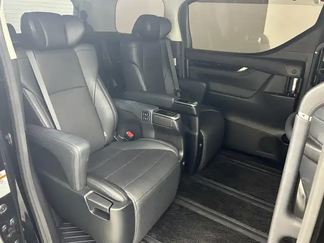トヨタ アルファード S Cパッケージ 熊本県 2018(平30)年 4.3万km ブラック 純正10インチナビNSZN-Z68T(Bluetooth/フルセグTV/DVD)/両側パワースライドドア/ビルトインETC2.0/純正フリップダウンモニター/純正前方ドライブレコーダー/レーダークルーズコントロール/前席シートエアコン/ヒーター/前席パワーシート/電動オットマン/キャプテンシート/シートメモリ/ステアリングヒーター/電動リアゲート/オットマン/バックカメラ/純正フロアマット/社外20インチAW/前後コーナーセンサー/横滑り防止装置/盗難防止装置/LEDオートヘッドライト/フォグランプ/衝突軽減システム/カーテンエアバッグ/ABS