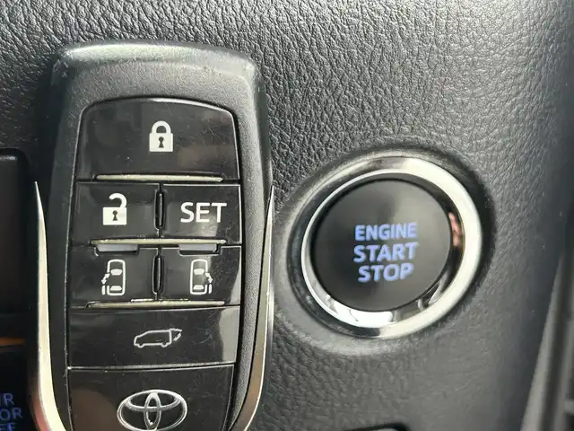 トヨタ アルファード S Cパッケージ 熊本県 2018(平30)年 4.3万km ブラック 純正10インチナビNSZN-Z68T(Bluetooth/フルセグTV/DVD)/両側パワースライドドア/ビルトインETC2.0/純正フリップダウンモニター/純正前方ドライブレコーダー/レーダークルーズコントロール/前席シートエアコン/ヒーター/前席パワーシート/電動オットマン/キャプテンシート/シートメモリ/ステアリングヒーター/電動リアゲート/オットマン/バックカメラ/純正フロアマット/社外20インチAW/前後コーナーセンサー/横滑り防止装置/盗難防止装置/LEDオートヘッドライト/フォグランプ/衝突軽減システム/カーテンエアバッグ/ABS