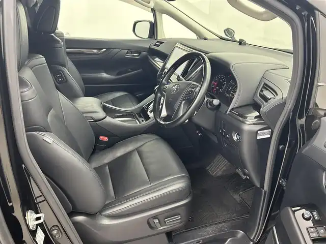 トヨタ アルファード S Cパッケージ 熊本県 2018(平30)年 4.3万km ブラック 純正10インチナビNSZN-Z68T(Bluetooth/フルセグTV/DVD)/両側パワースライドドア/ビルトインETC2.0/純正フリップダウンモニター/純正前方ドライブレコーダー/レーダークルーズコントロール/前席シートエアコン/ヒーター/前席パワーシート/電動オットマン/キャプテンシート/シートメモリ/ステアリングヒーター/電動リアゲート/オットマン/バックカメラ/純正フロアマット/社外20インチAW/前後コーナーセンサー/横滑り防止装置/盗難防止装置/LEDオートヘッドライト/フォグランプ/衝突軽減システム/カーテンエアバッグ/ABS