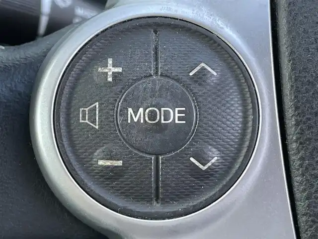 トヨタ アクア X－URBAN 香川県 2015(平27)年 7.6万km ライムホワイトパールクリスタルシャイン 純正7型ＳＤナビ（NSZT-W64）/・フルセグTV/・Bluetooth/・CD/バックカメラ/純正１６インチアルミホイール/ビルトインETC/純正ＬＥＤヘッドライト/スマートキー/プッシュスタート/ステアリングスイッチ/ハーフレザー/純正フロアマット/純正ドアバイザー/前ドライブレコーダー/２トーンカラー/Wエアバッグ