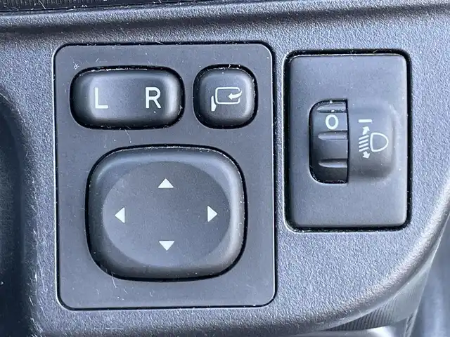 トヨタ アクア X－URBAN 香川県 2015(平27)年 7.6万km ライムホワイトパールクリスタルシャイン 純正7型ＳＤナビ（NSZT-W64）/・フルセグTV/・Bluetooth/・CD/バックカメラ/純正１６インチアルミホイール/ビルトインETC/純正ＬＥＤヘッドライト/スマートキー/プッシュスタート/ステアリングスイッチ/ハーフレザー/純正フロアマット/純正ドアバイザー/前ドライブレコーダー/２トーンカラー/Wエアバッグ