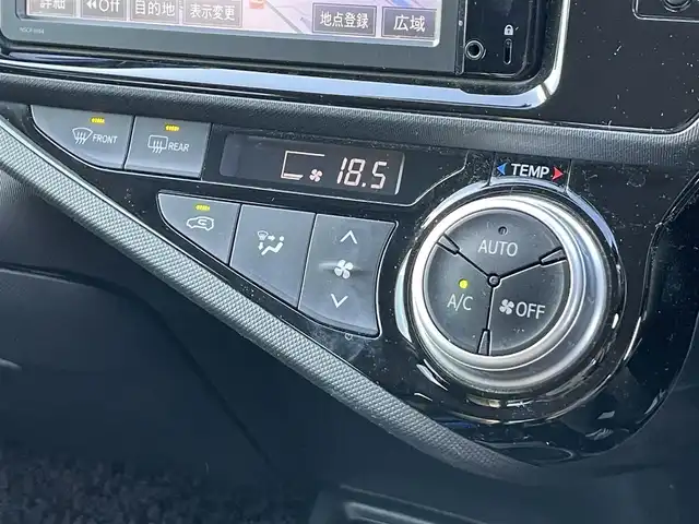 トヨタ アクア X－URBAN 香川県 2015(平27)年 7.6万km ライムホワイトパールクリスタルシャイン 純正7型ＳＤナビ（NSZT-W64）/・フルセグTV/・Bluetooth/・CD/バックカメラ/純正１６インチアルミホイール/ビルトインETC/純正ＬＥＤヘッドライト/スマートキー/プッシュスタート/ステアリングスイッチ/ハーフレザー/純正フロアマット/純正ドアバイザー/前ドライブレコーダー/２トーンカラー/Wエアバッグ