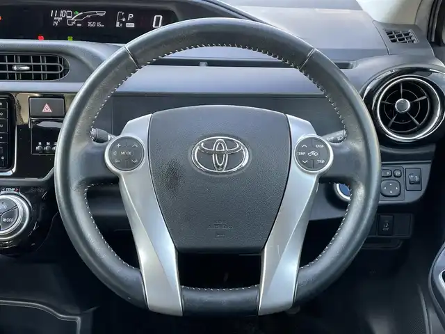 トヨタ アクア X－URBAN 香川県 2015(平27)年 7.6万km ライムホワイトパールクリスタルシャイン 純正7型ＳＤナビ（NSZT-W64）/・フルセグTV/・Bluetooth/・CD/バックカメラ/純正１６インチアルミホイール/ビルトインETC/純正ＬＥＤヘッドライト/スマートキー/プッシュスタート/ステアリングスイッチ/ハーフレザー/純正フロアマット/純正ドアバイザー/前ドライブレコーダー/２トーンカラー/Wエアバッグ