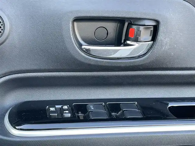 トヨタ アクア X－URBAN 香川県 2015(平27)年 7.6万km ライムホワイトパールクリスタルシャイン 純正7型ＳＤナビ（NSZT-W64）/・フルセグTV/・Bluetooth/・CD/バックカメラ/純正１６インチアルミホイール/ビルトインETC/純正ＬＥＤヘッドライト/スマートキー/プッシュスタート/ステアリングスイッチ/ハーフレザー/純正フロアマット/純正ドアバイザー/前ドライブレコーダー/２トーンカラー/Wエアバッグ