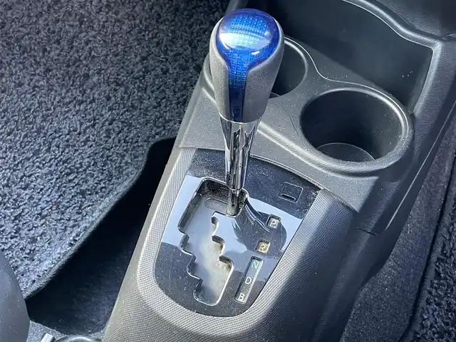 トヨタ アクア X－URBAN 香川県 2015(平27)年 7.6万km ライムホワイトパールクリスタルシャイン 純正7型ＳＤナビ（NSZT-W64）/・フルセグTV/・Bluetooth/・CD/バックカメラ/純正１６インチアルミホイール/ビルトインETC/純正ＬＥＤヘッドライト/スマートキー/プッシュスタート/ステアリングスイッチ/ハーフレザー/純正フロアマット/純正ドアバイザー/前ドライブレコーダー/２トーンカラー/Wエアバッグ