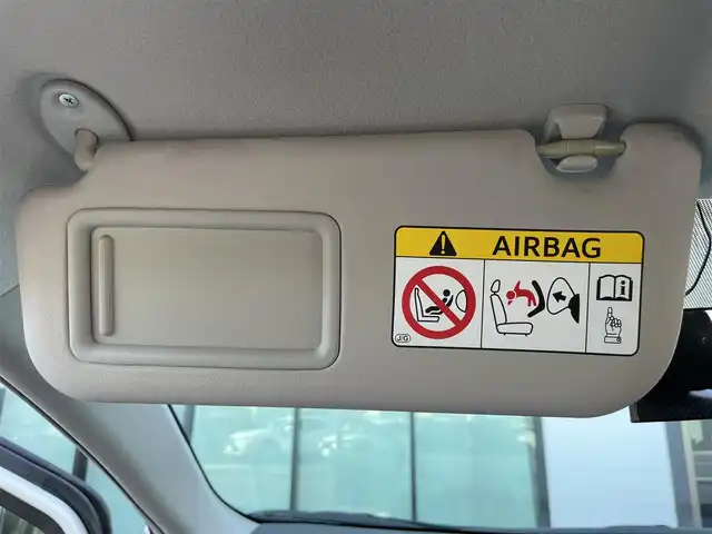 トヨタ アクア X－URBAN 香川県 2015(平27)年 7.6万km ライムホワイトパールクリスタルシャイン 純正7型ＳＤナビ（NSZT-W64）/・フルセグTV/・Bluetooth/・CD/バックカメラ/純正１６インチアルミホイール/ビルトインETC/純正ＬＥＤヘッドライト/スマートキー/プッシュスタート/ステアリングスイッチ/ハーフレザー/純正フロアマット/純正ドアバイザー/前ドライブレコーダー/２トーンカラー/Wエアバッグ