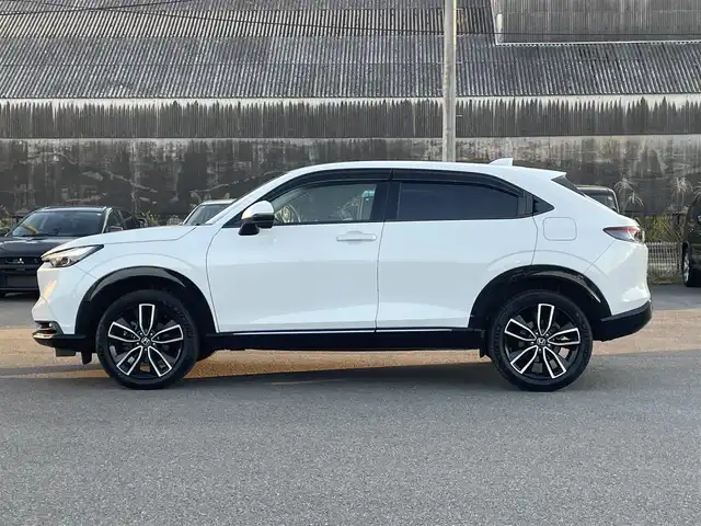 ホンダ ヴェゼル ハイブリッド e:HEV Z 山形県 2022(令4)年 3.7万km プラチナホワイトパール ホンダセンシング/純正メモリナビ/　　【BT　フルセグ　USB】/全周囲カメラ/電動リアゲート/レーダークルーズコントロール/LEDオートライト/ハーフレザーシート/シートヒーター/純正18インチアルミホイール/ブラインドスポットモニター/ダウンヒルアシストコントロール/ステアリングヒーター/ステアリングスイッチ/パドルシフト/ドライブレコーダー/スマートキー×2/ETC2.0