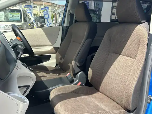 トヨタ シエンタ G 沖縄県 2016(平28)年 6.9万km コバルトブルーメタリック (株)IDOMが運営する【じしゃロンコザ店】の自社ローン専用車両になりますこちらは現金またはオートローンご利用時の価格です。自社ローンご希望の方は別途その旨お申付け下さい/純正ナビ/フルセグＴＶ　/ＥＴＣ　　/バックカメラ　/ドライブレコーダー前後　/衝突被害軽減ブレーキ　/両側パワースライドドア　/アイドリングストップ　/プッシュスタート/スマートキー/オートライト