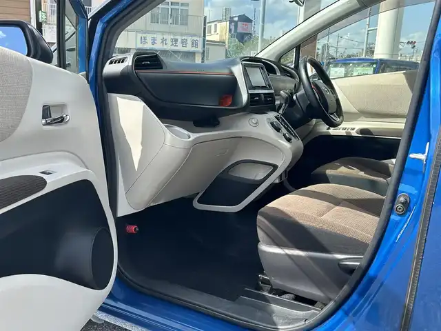 トヨタ シエンタ G 沖縄県 2016(平28)年 6.9万km コバルトブルーメタリック (株)IDOMが運営する【じしゃロンコザ店】の自社ローン専用車両になりますこちらは現金またはオートローンご利用時の価格です。自社ローンご希望の方は別途その旨お申付け下さい/純正ナビ/フルセグＴＶ　/ＥＴＣ　　/バックカメラ　/ドライブレコーダー前後　/衝突被害軽減ブレーキ　/両側パワースライドドア　/アイドリングストップ　/プッシュスタート/スマートキー/オートライト