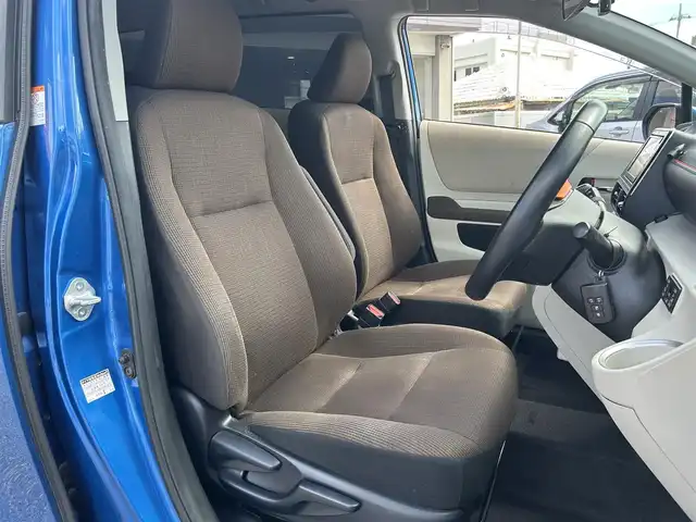 トヨタ シエンタ G 沖縄県 2016(平28)年 6.9万km コバルトブルーメタリック (株)IDOMが運営する【じしゃロンコザ店】の自社ローン専用車両になりますこちらは現金またはオートローンご利用時の価格です。自社ローンご希望の方は別途その旨お申付け下さい/純正ナビ/フルセグＴＶ　/ＥＴＣ　　/バックカメラ　/ドライブレコーダー前後　/衝突被害軽減ブレーキ　/両側パワースライドドア　/アイドリングストップ　/プッシュスタート/スマートキー/オートライト