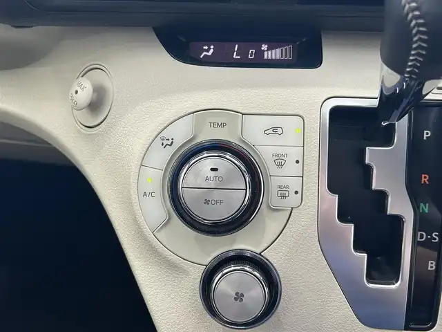 トヨタ シエンタ G 沖縄県 2016(平28)年 6.9万km コバルトブルーメタリック (株)IDOMが運営する【じしゃロンコザ店】の自社ローン専用車両になりますこちらは現金またはオートローンご利用時の価格です。自社ローンご希望の方は別途その旨お申付け下さい/純正ナビ/フルセグＴＶ　/ＥＴＣ　　/バックカメラ　/ドライブレコーダー前後　/衝突被害軽減ブレーキ　/両側パワースライドドア　/アイドリングストップ　/プッシュスタート/スマートキー/オートライト