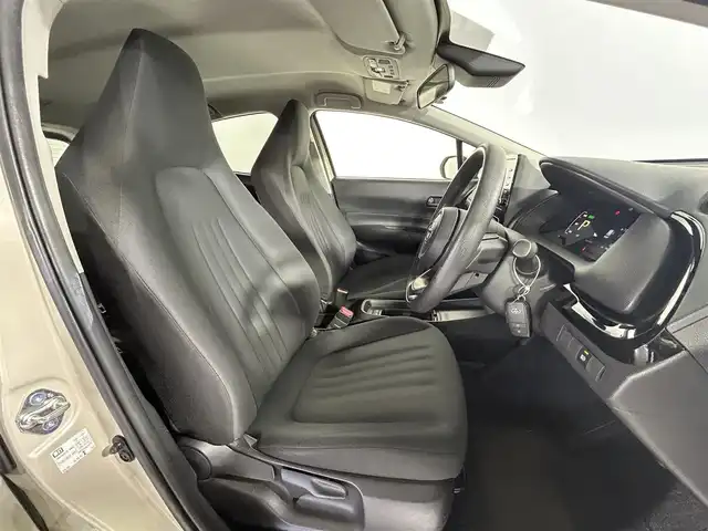 トヨタ アクア X 佐賀県 2022(令4)年 6万km クリアベージュメタリック 純正ナビコネクト付き7インチディスプレイオーディオ/Bluetooth/AM/FM/バックカメラ/ビルトインETC/トヨタセーフティーセンス/レーンキープアシスト/ロードサインアシスト/レーダークルーズコントロール/社外フロアマット