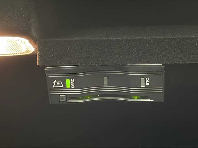 メルセデス・ベンツ Ｃ１８０ アバンギャルド AMGライン 沖縄県 2015(平27)年 5.7万km イリジウムシルバー 純正ナビ　/　(フルセグTV Bluetooth CD　DVD)/バックカメラ　/前席パワーシート　/前席シートヒーター　/パドルシフト　/クルーズコントロール　/ＬＥＤヘッドライト　/プッシュスタート　/スマートキー　/ＥＴＣ　/ＵＳＢ