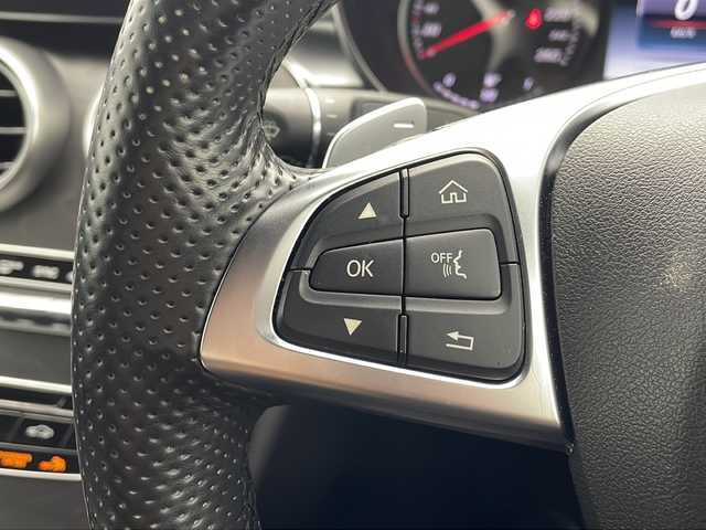 メルセデス・ベンツ Ｃ１８０ アバンギャルド AMGライン 沖縄県 2015(平27)年 5.7万km イリジウムシルバー 純正ナビ　/　(フルセグTV Bluetooth CD　DVD)/バックカメラ　/前席パワーシート　/前席シートヒーター　/パドルシフト　/クルーズコントロール　/ＬＥＤヘッドライト　/プッシュスタート　/スマートキー　/ＥＴＣ　/ＵＳＢ