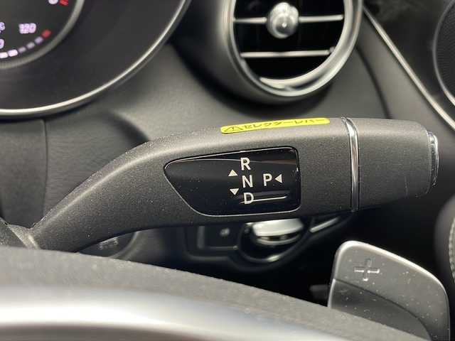 メルセデス・ベンツ Ｃ１８０ アバンギャルド AMGライン 沖縄県 2015(平27)年 5.7万km イリジウムシルバー 純正ナビ　/　(フルセグTV Bluetooth CD　DVD)/バックカメラ　/前席パワーシート　/前席シートヒーター　/パドルシフト　/クルーズコントロール　/ＬＥＤヘッドライト　/プッシュスタート　/スマートキー　/ＥＴＣ　/ＵＳＢ