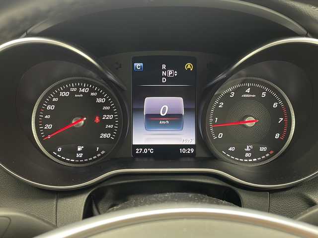 メルセデス・ベンツ Ｃ１８０ アバンギャルド AMGライン 沖縄県 2015(平27)年 5.7万km イリジウムシルバー 純正ナビ　/　(フルセグTV Bluetooth CD　DVD)/バックカメラ　/前席パワーシート　/前席シートヒーター　/パドルシフト　/クルーズコントロール　/ＬＥＤヘッドライト　/プッシュスタート　/スマートキー　/ＥＴＣ　/ＵＳＢ