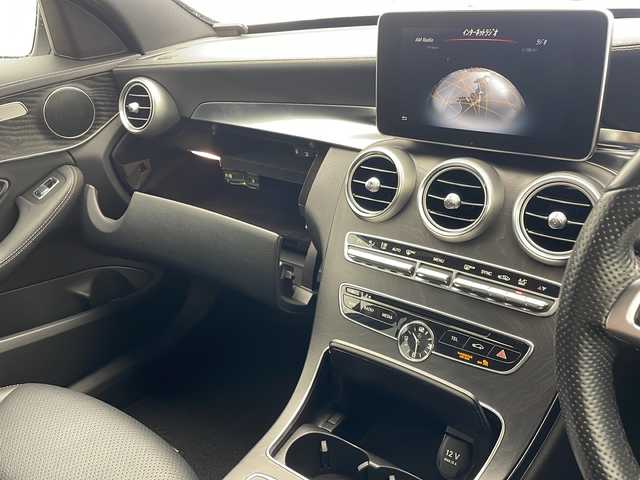 メルセデス・ベンツ Ｃ１８０ アバンギャルド AMGライン 沖縄県 2015(平27)年 5.7万km イリジウムシルバー 純正ナビ　/　(フルセグTV Bluetooth CD　DVD)/バックカメラ　/前席パワーシート　/前席シートヒーター　/パドルシフト　/クルーズコントロール　/ＬＥＤヘッドライト　/プッシュスタート　/スマートキー　/ＥＴＣ　/ＵＳＢ