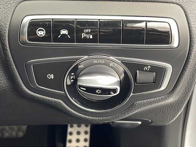 メルセデス・ベンツ Ｃ１８０ アバンギャルド AMGライン 沖縄県 2015(平27)年 5.7万km イリジウムシルバー 純正ナビ　/　(フルセグTV Bluetooth CD　DVD)/バックカメラ　/前席パワーシート　/前席シートヒーター　/パドルシフト　/クルーズコントロール　/ＬＥＤヘッドライト　/プッシュスタート　/スマートキー　/ＥＴＣ　/ＵＳＢ