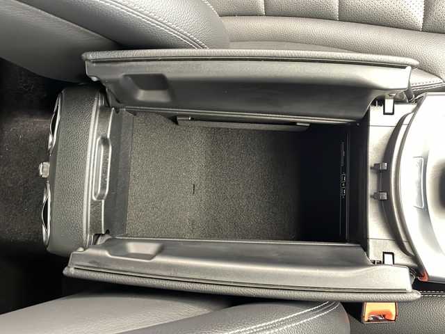 メルセデス・ベンツ Ｃ１８０ アバンギャルド AMGライン 沖縄県 2015(平27)年 5.7万km イリジウムシルバー 純正ナビ　/　(フルセグTV Bluetooth CD　DVD)/バックカメラ　/前席パワーシート　/前席シートヒーター　/パドルシフト　/クルーズコントロール　/ＬＥＤヘッドライト　/プッシュスタート　/スマートキー　/ＥＴＣ　/ＵＳＢ