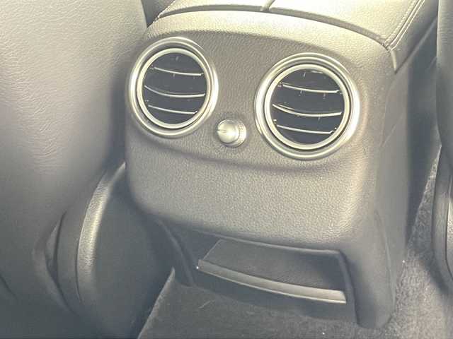 メルセデス・ベンツ Ｃ１８０ アバンギャルド AMGライン 沖縄県 2015(平27)年 5.7万km イリジウムシルバー 純正ナビ　/　(フルセグTV Bluetooth CD　DVD)/バックカメラ　/前席パワーシート　/前席シートヒーター　/パドルシフト　/クルーズコントロール　/ＬＥＤヘッドライト　/プッシュスタート　/スマートキー　/ＥＴＣ　/ＵＳＢ